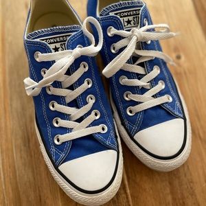 Converse tennis shoes blue
